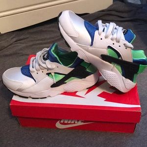 NIKE Huarache Run Scream Green